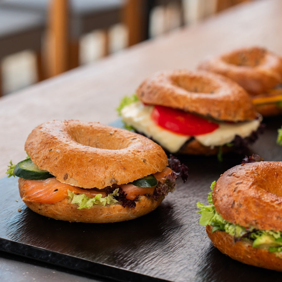 Bagels mit Fleisch, Fisch, Gemüse und Vegan für Dein Event FINN Wien