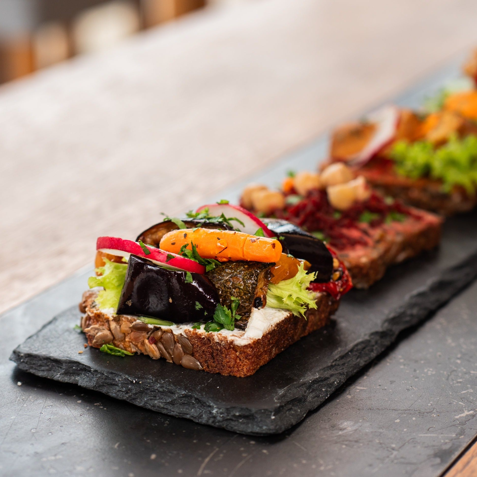 Belegtes Brot gegrilltes Gemüse