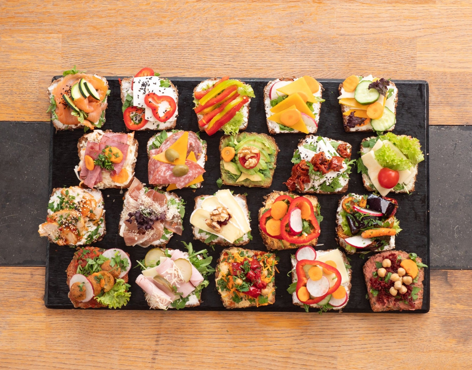 Verschiedene Brötchen mit Fleisch, Fisch, Vegetarisch und Vegan zur Auswahl