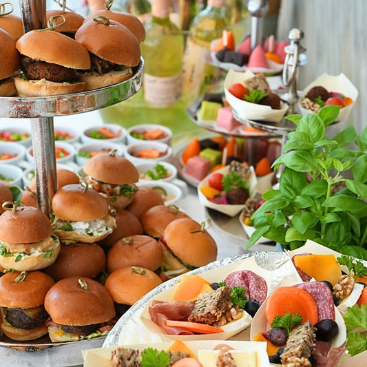 Buffet mit verschiedenen Gerichten