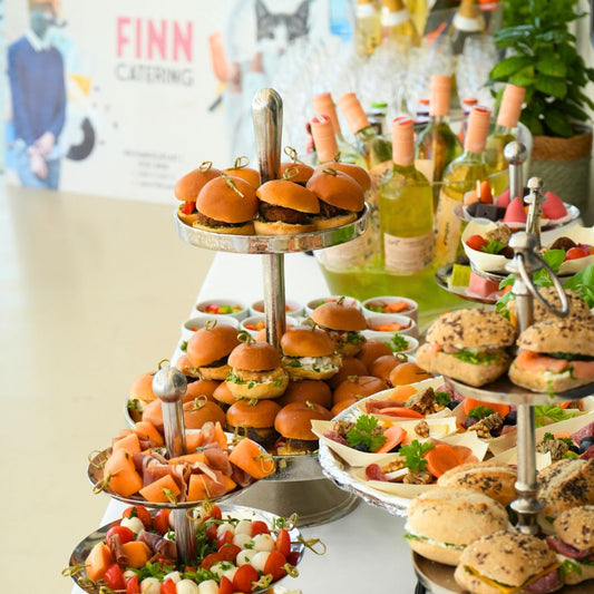 Buffet mit verschiedenen Gerichten