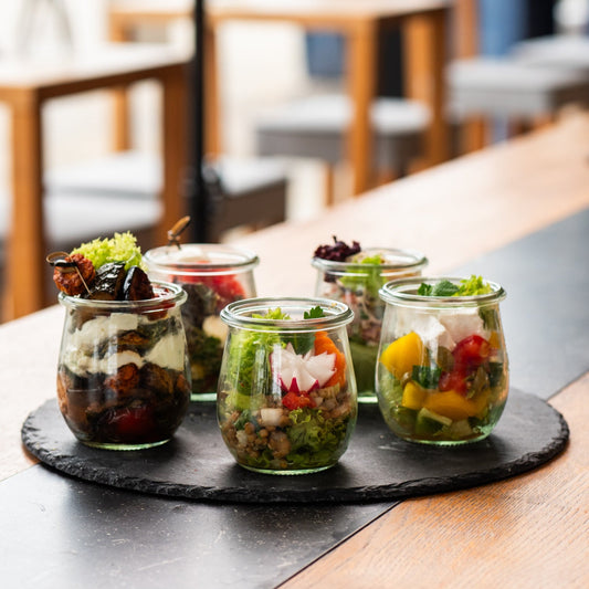 Salate im Glas